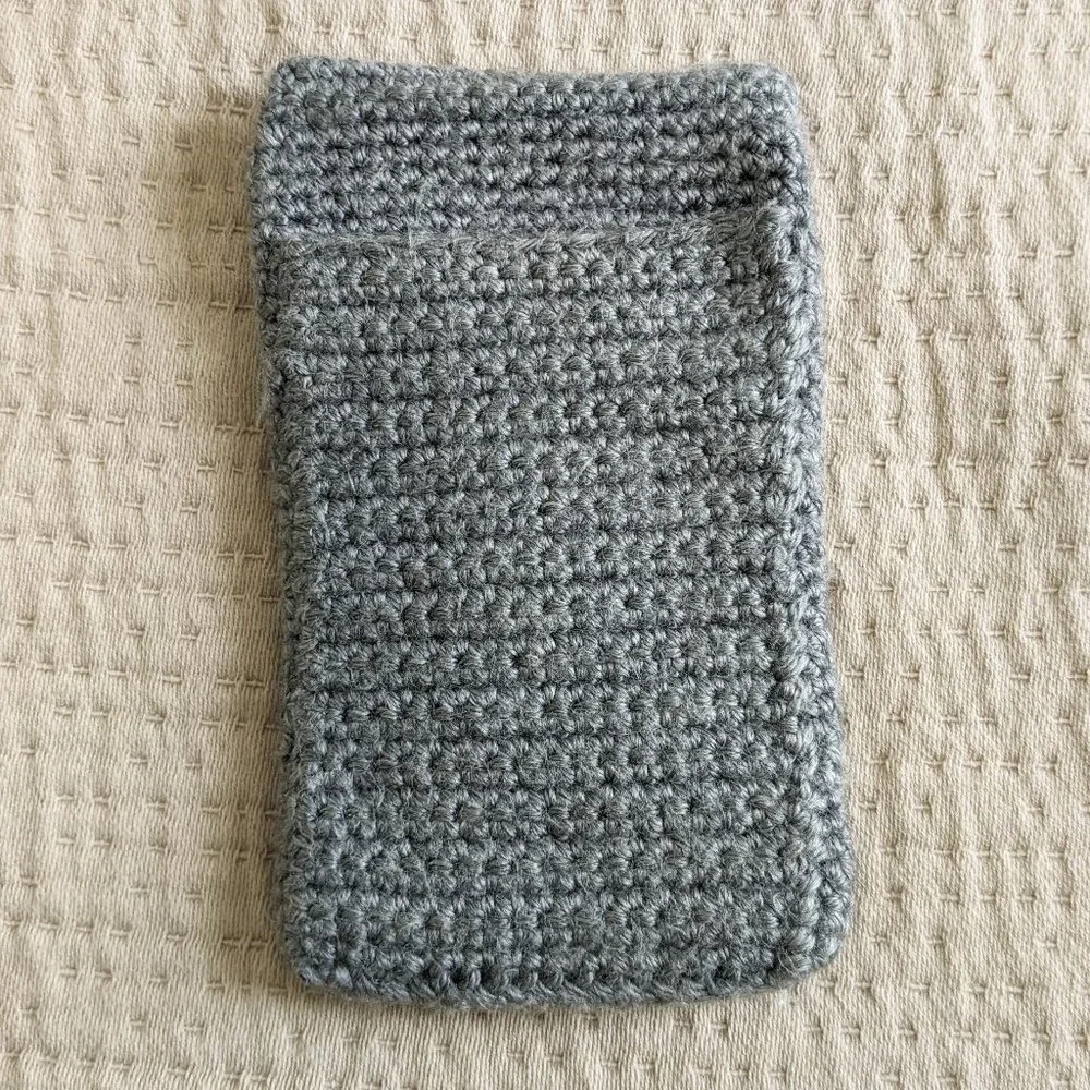 Crochet phone case